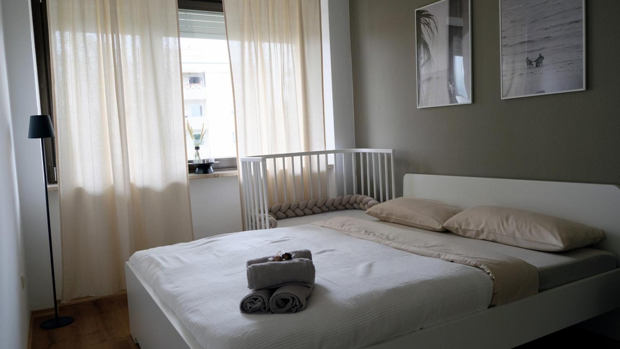 Casa Luxe - 120Qm - Zentral - Familienfreundlich - Parkplatz - 5Km Zum Legoland Lägenhet Günzburg Exteriör bild